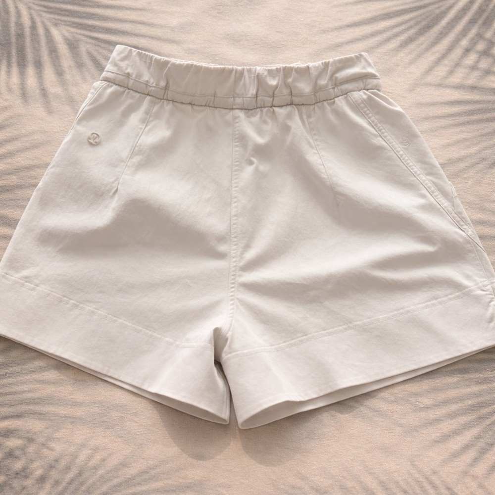 Lululemon Cinchable Waist High-Rise Woven Short 3.5"